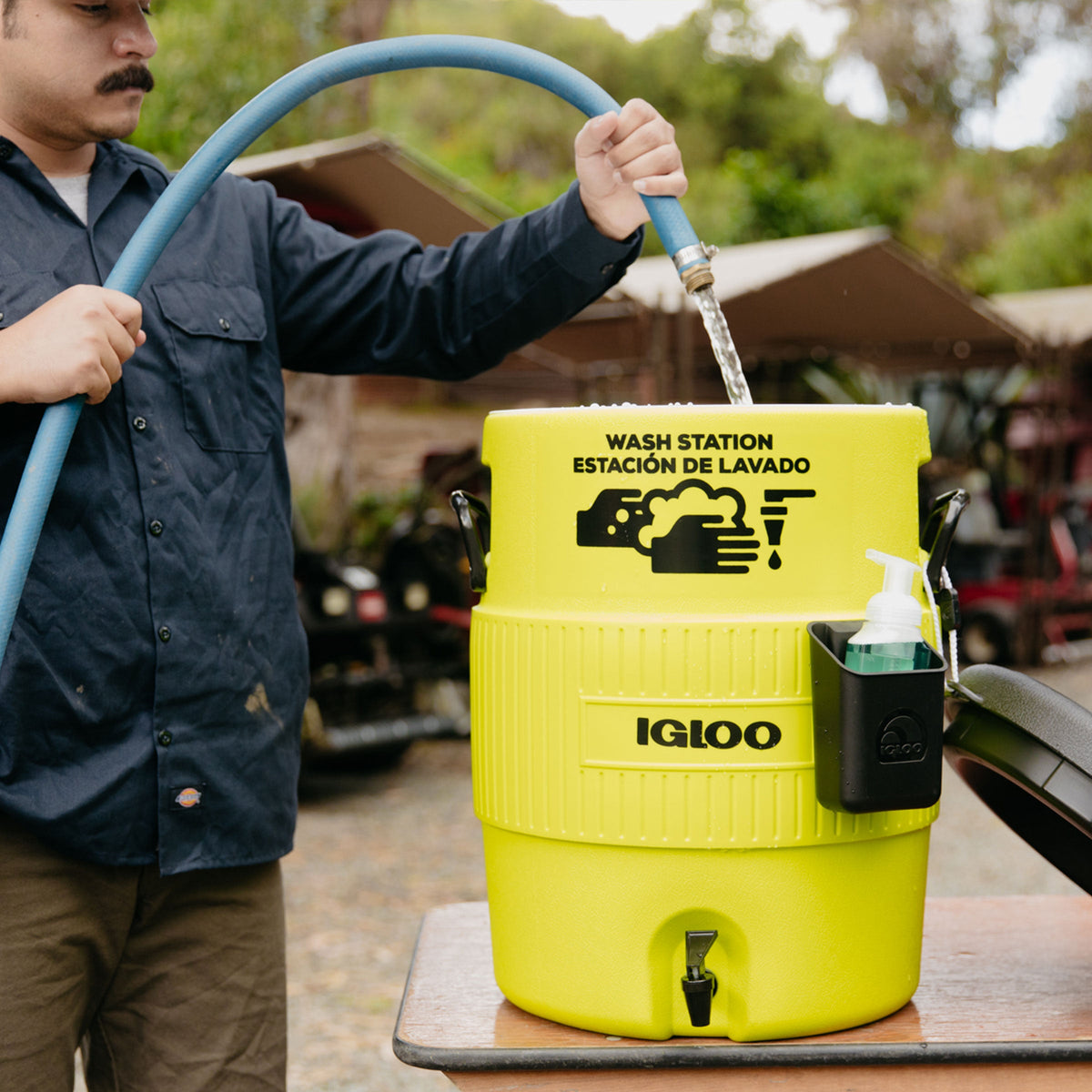 5-gallon-handwash-station-p4 00042260_lifestyle1.jpg