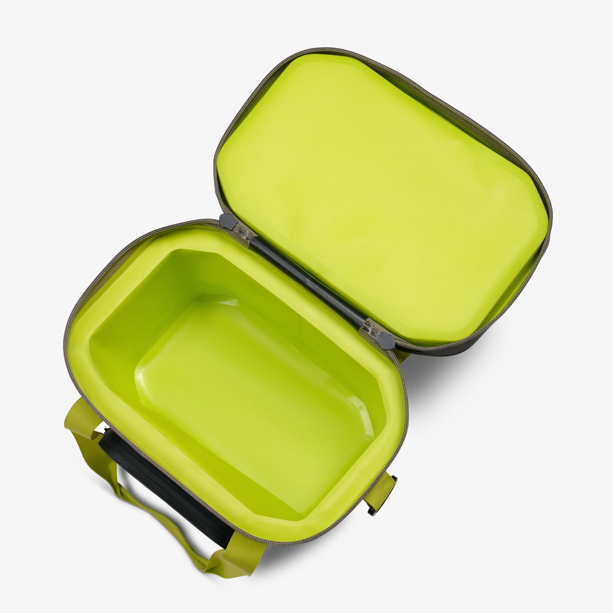 trailmate-18-can-cooler-bag-q8 00066772-O2.jpg