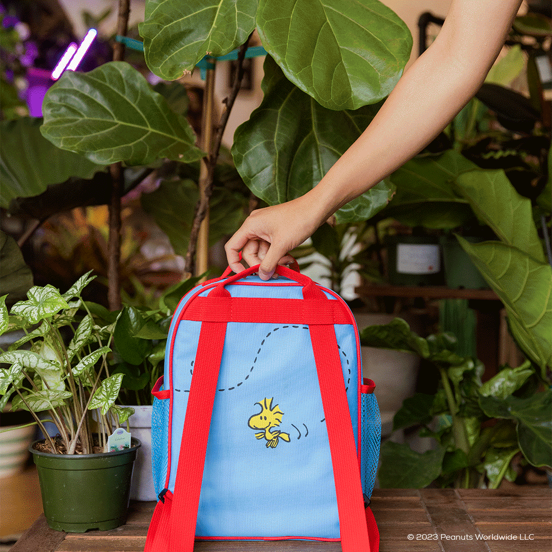 snoopy-mini-convertible-backpack-cooler-q2 Peanuts_Part_2_NATIVE_PDP_Backpack.gif